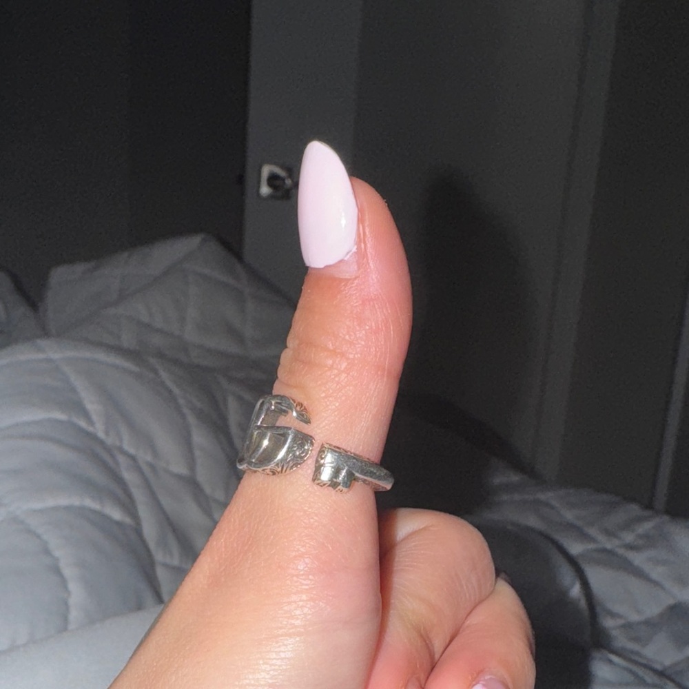 Gucci Silver Ring Like New Condition - image 2